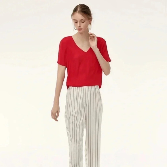 Aritzia Babaton Randy Blouse Top V Neck Shirt Short Sleeve Red - Picture 2 of 11
